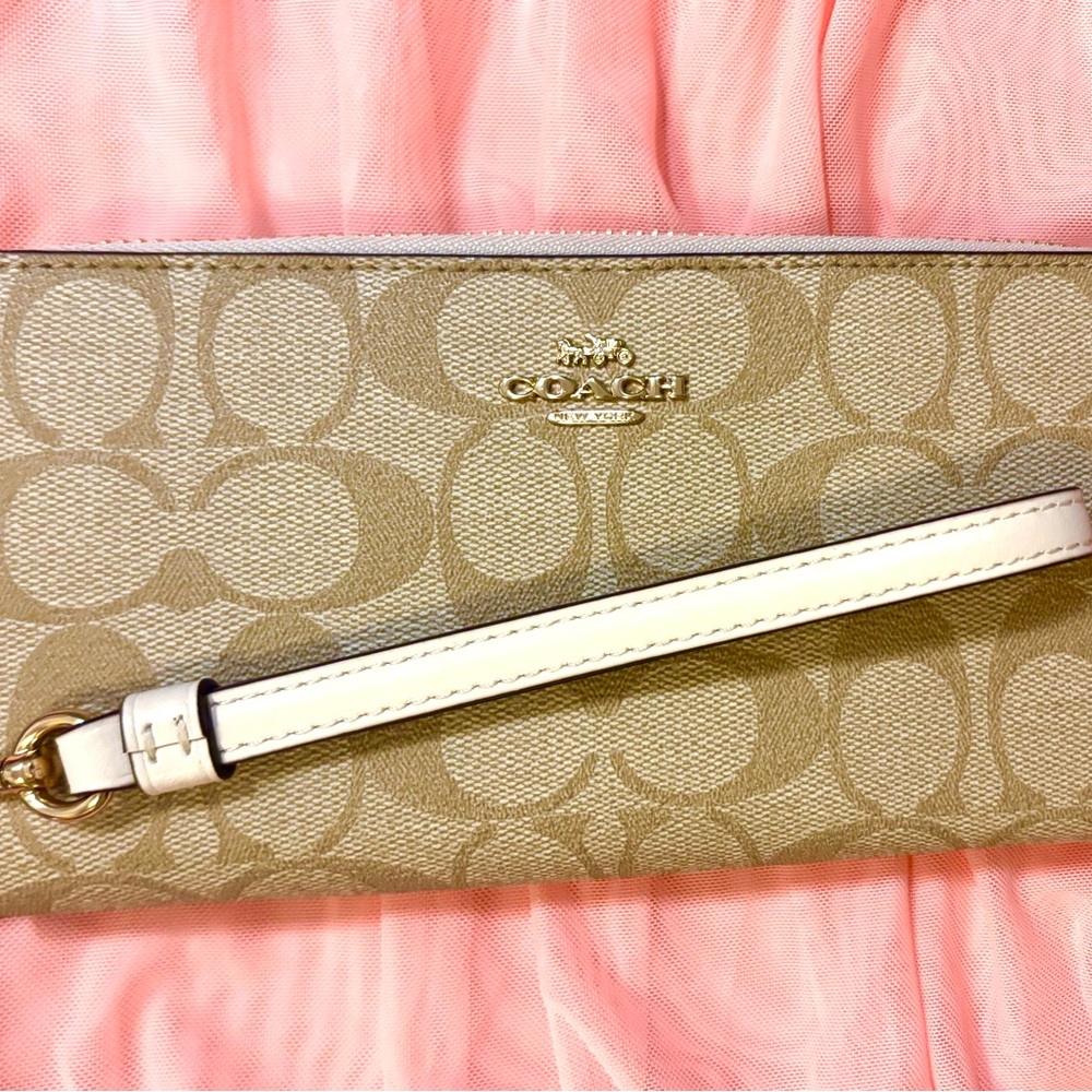 NWOTCoach Signature Zip Wallet in Beige
